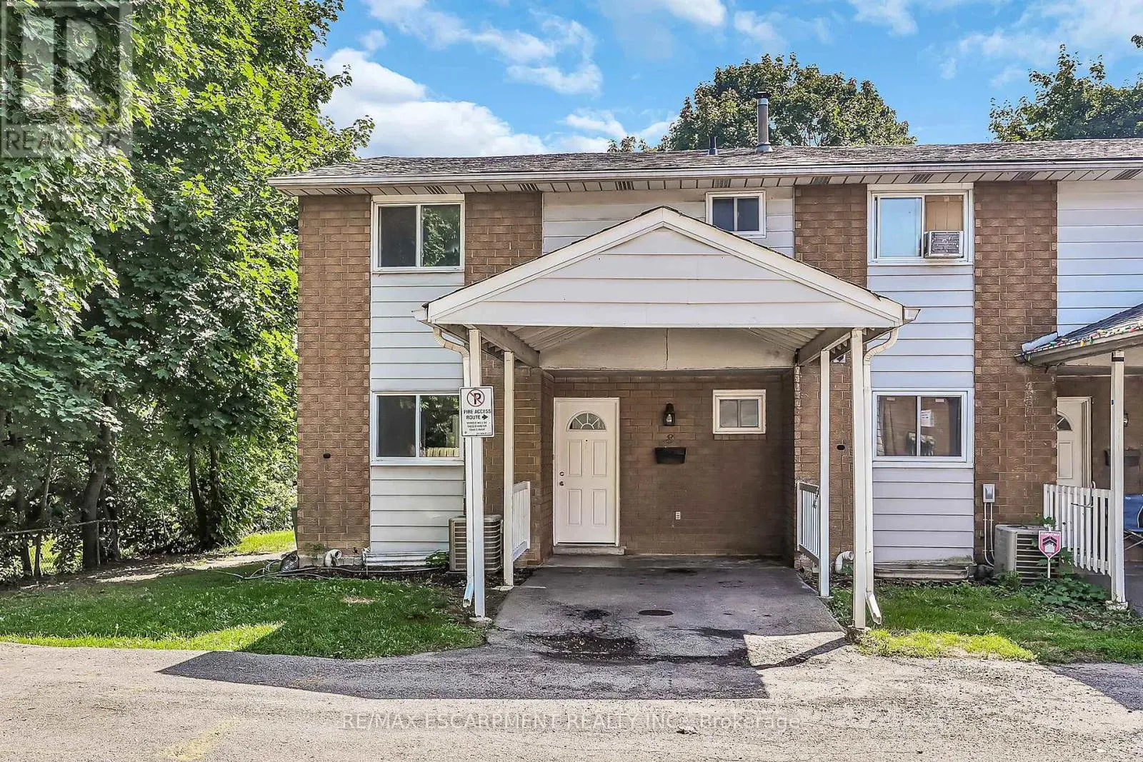 8 - 125 LIMERIDGE ROAD W