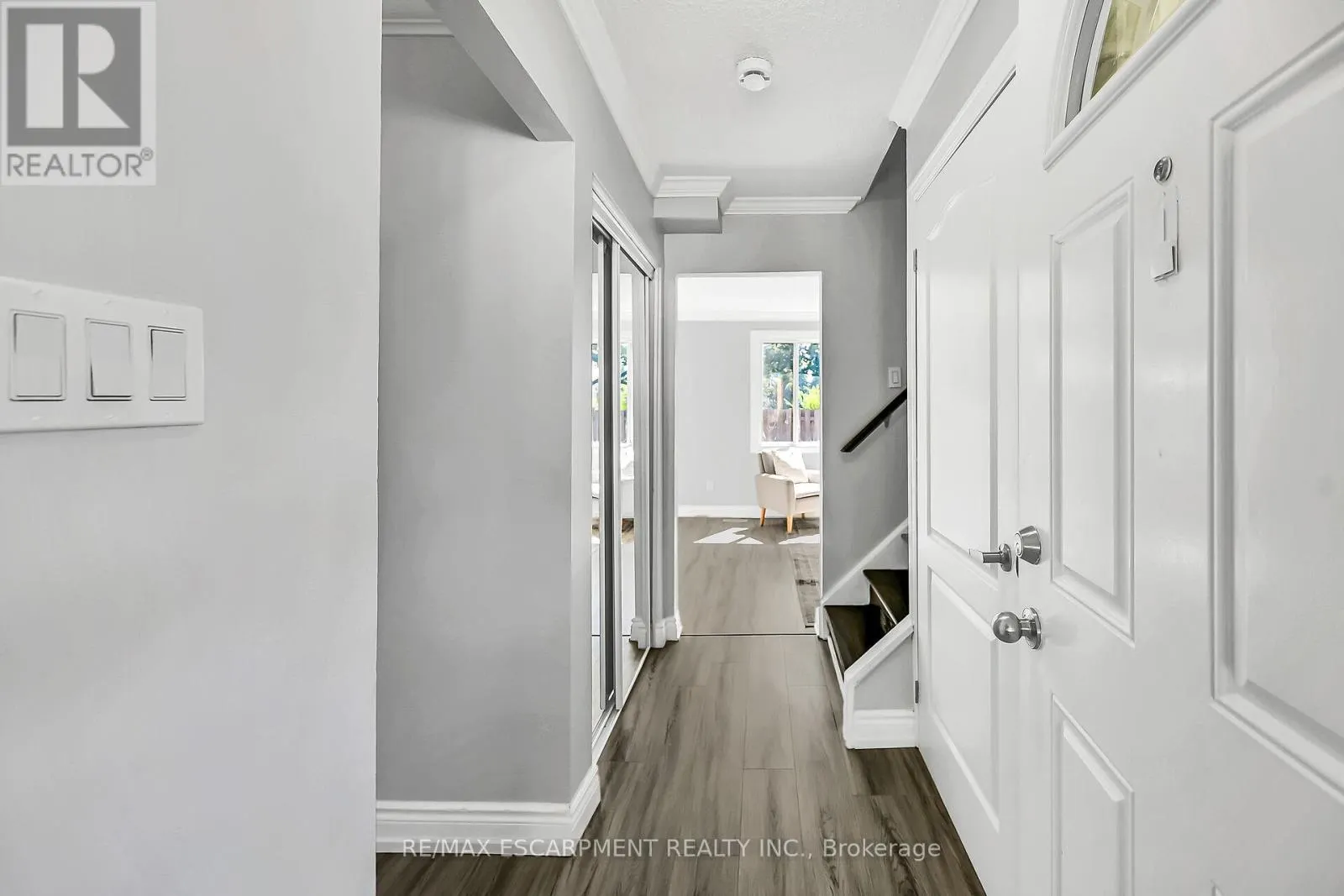 8 - 125 LIMERIDGE ROAD W