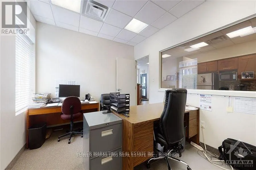 300 - 500 LACOLLE WAY