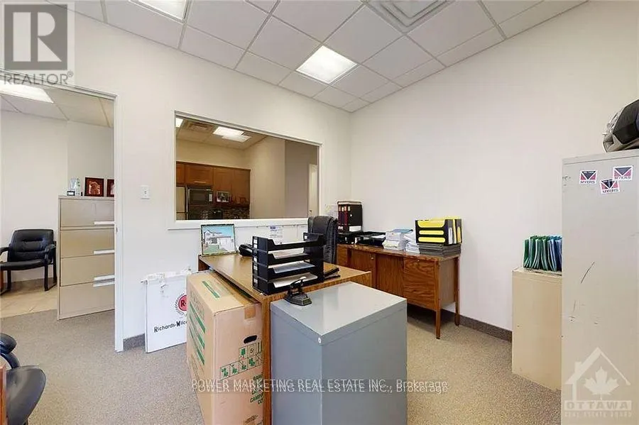 300 - 500 LACOLLE WAY