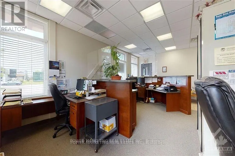 300 - 500 LACOLLE WAY