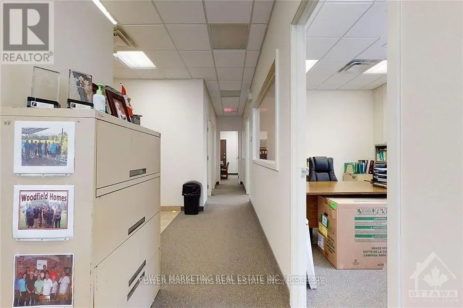 300 - 500 LACOLLE WAY