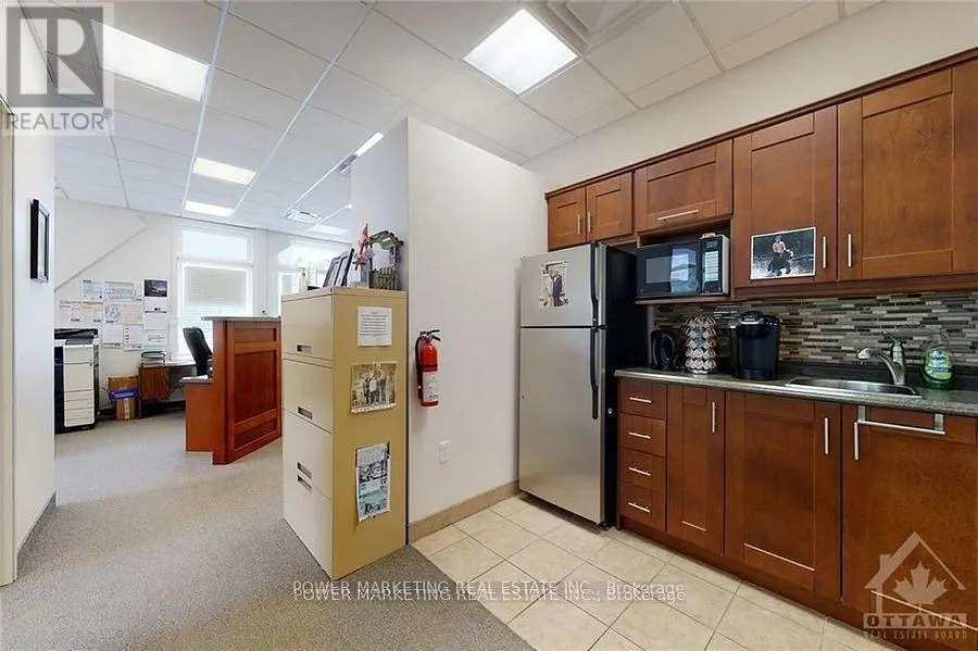 300 - 500 LACOLLE WAY