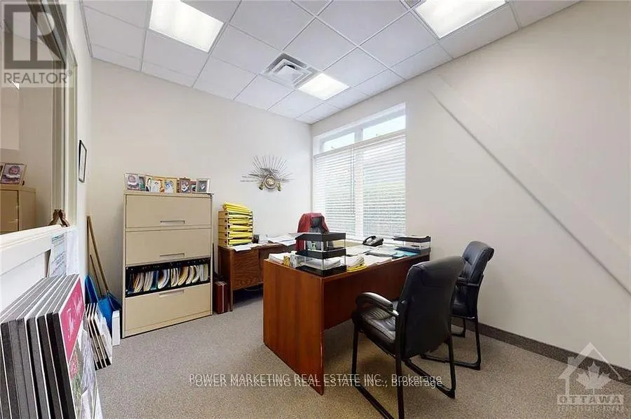 300 - 500 LACOLLE WAY