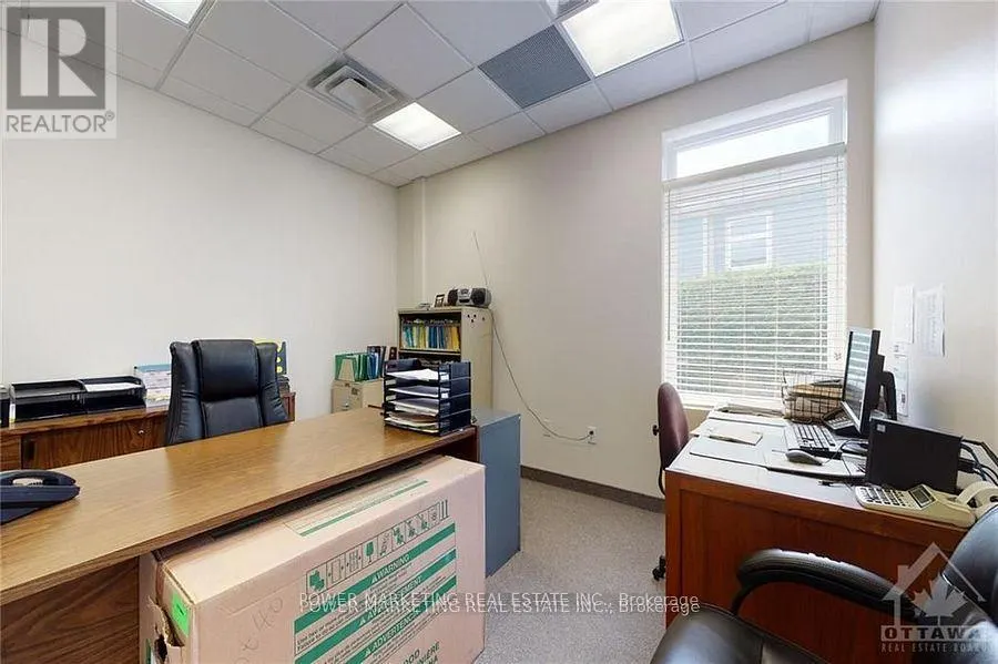 300 - 500 LACOLLE WAY