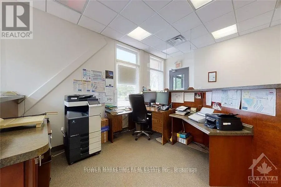 300 - 500 LACOLLE WAY