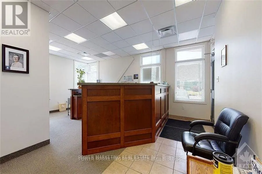300 - 500 LACOLLE WAY