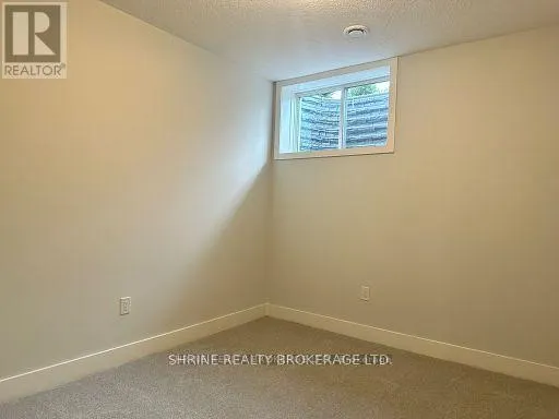 1 - 990 DEVERON CRESCENT, #1