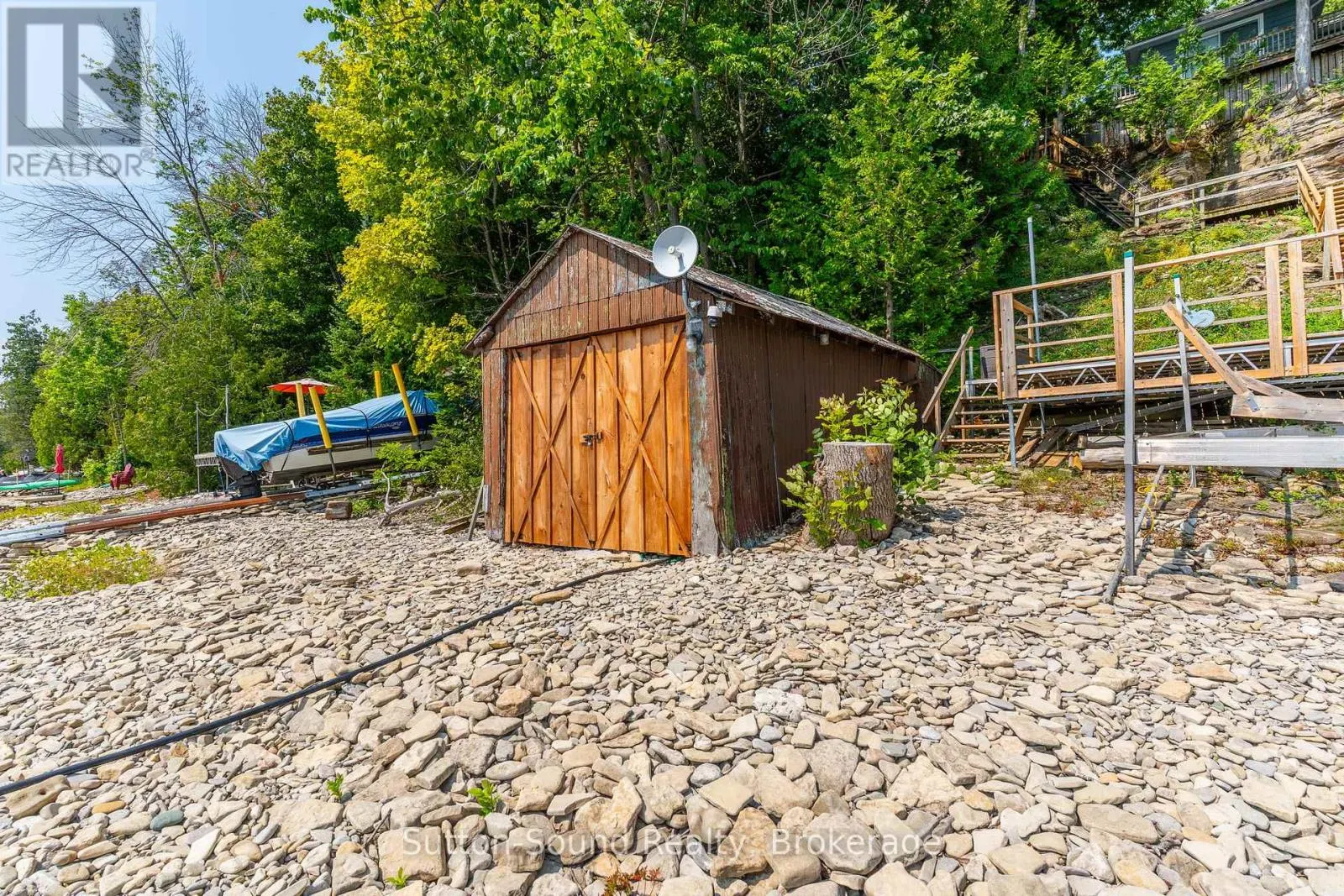 606 MALLORY BEACH ROAD