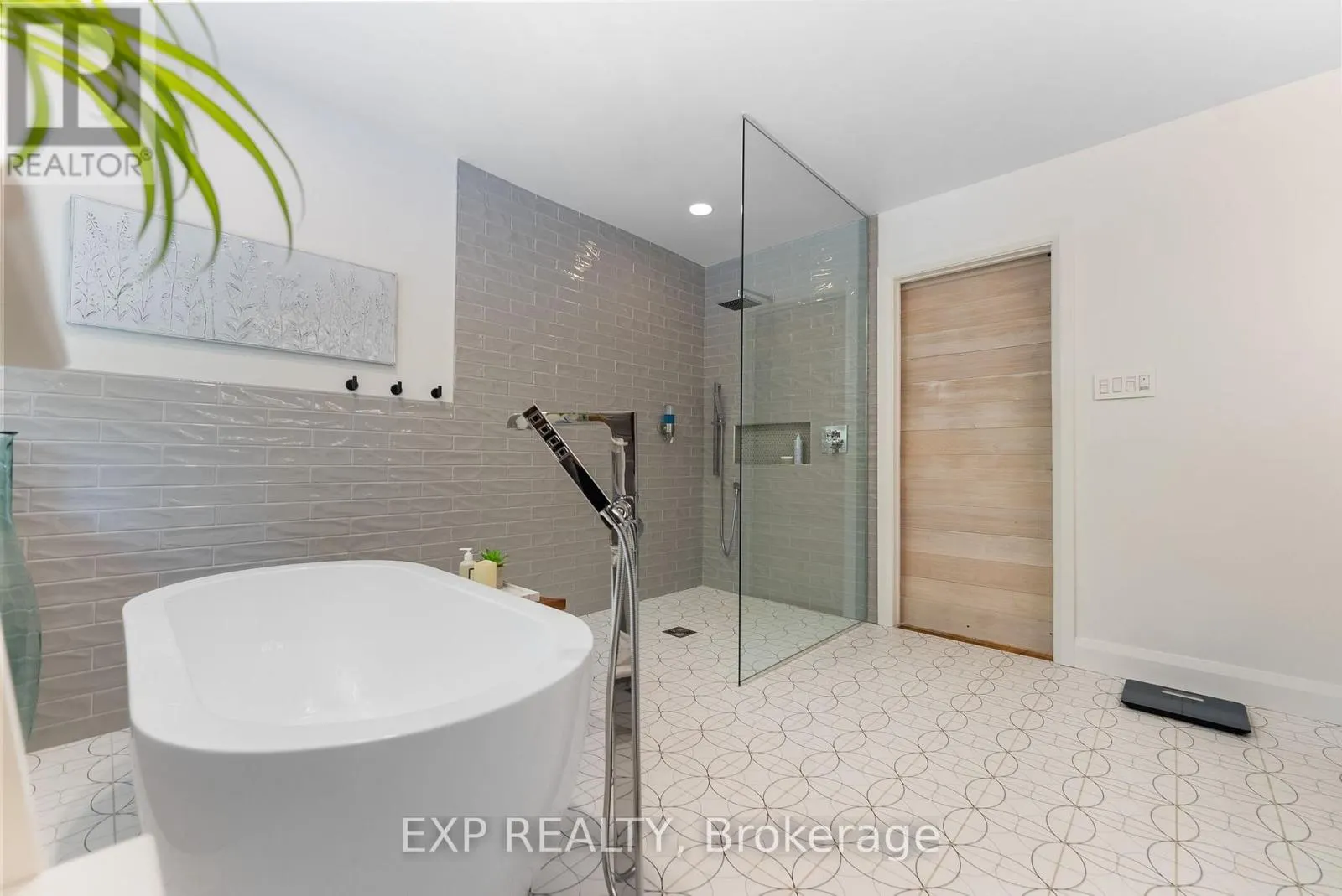 5759 QUEENSCOURT CRESCENT
