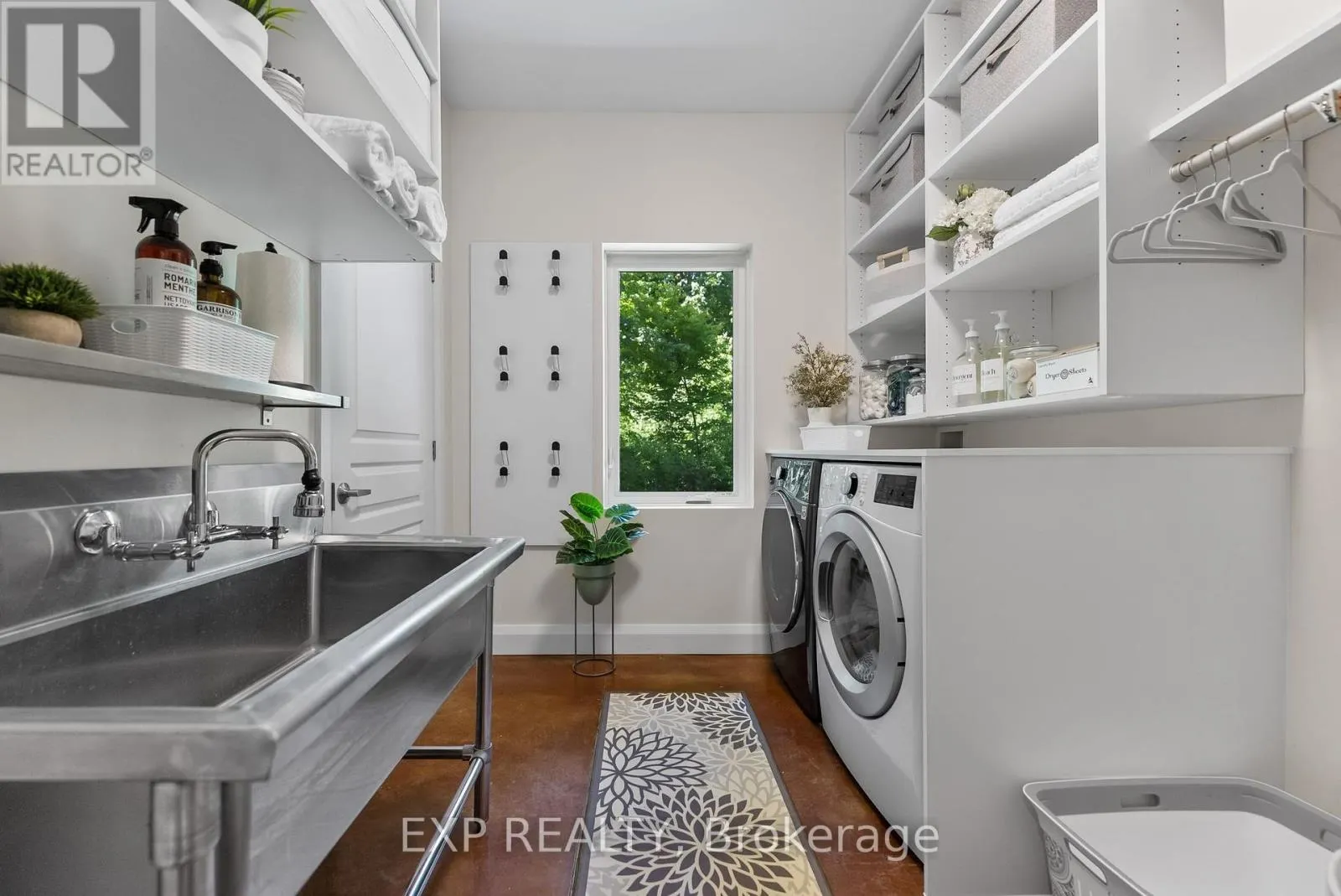 5759 QUEENSCOURT CRESCENT
