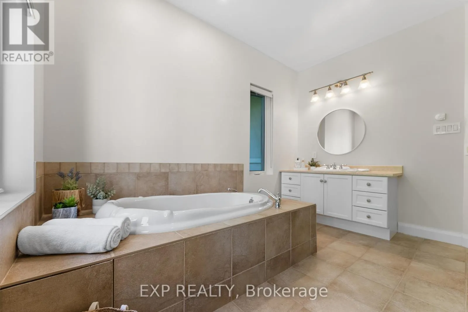 5759 QUEENSCOURT CRESCENT