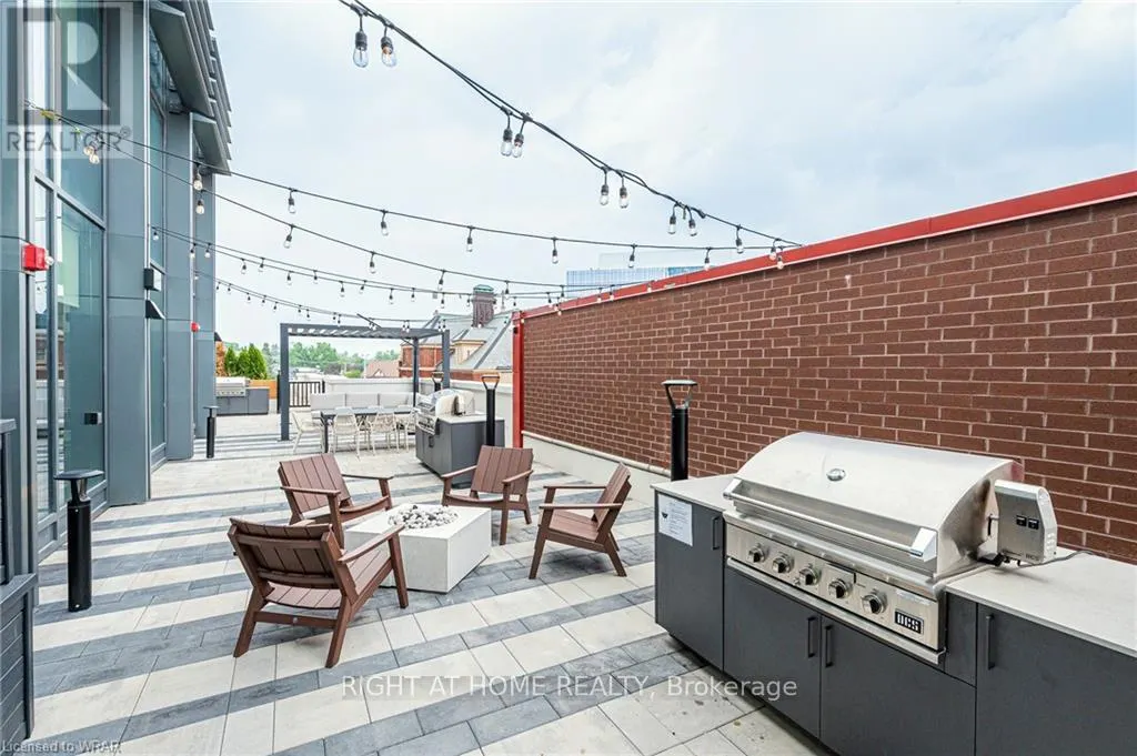 610 - 15 WELLINGTON STREET S