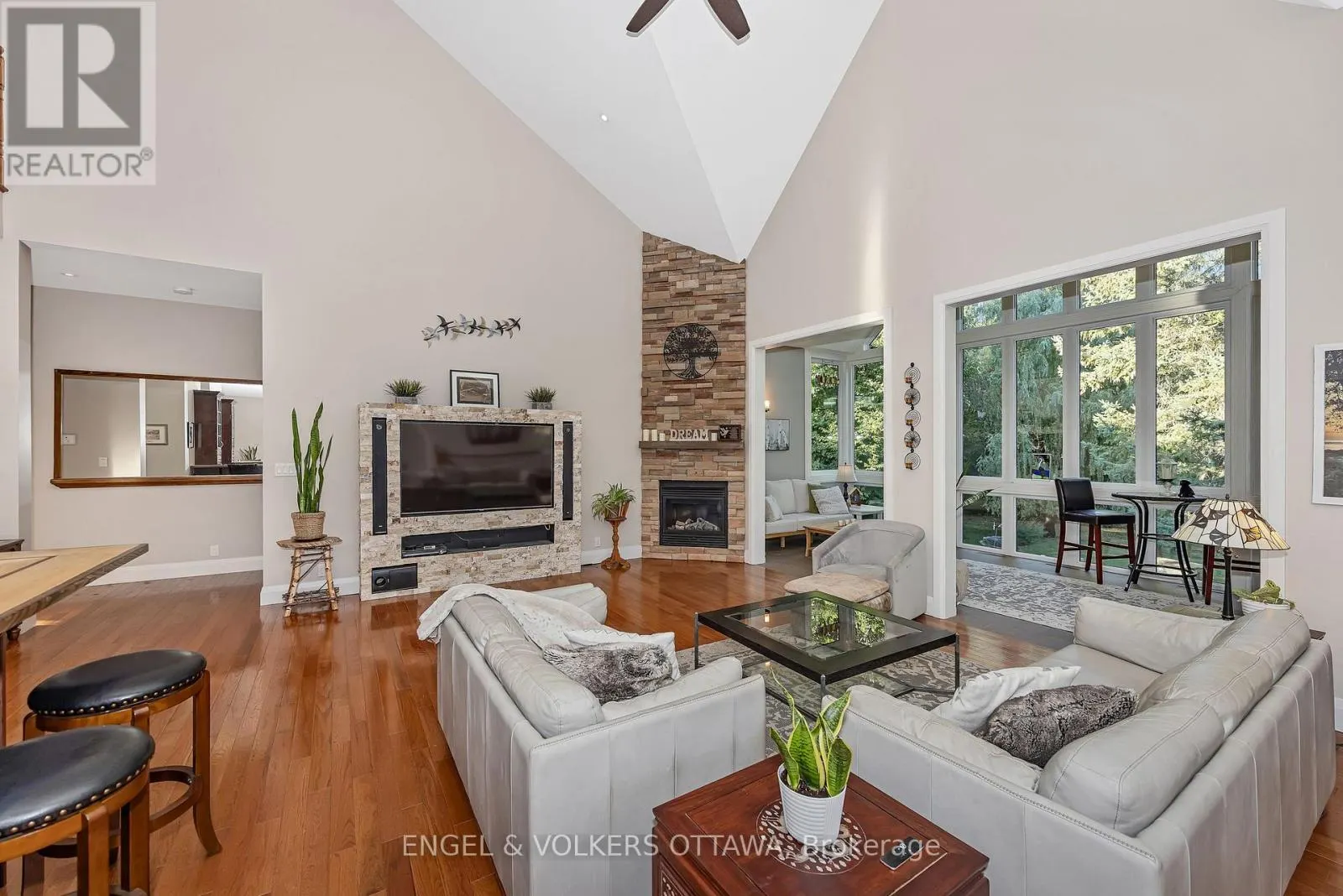 1836 WHITEMARSH CRESCENT