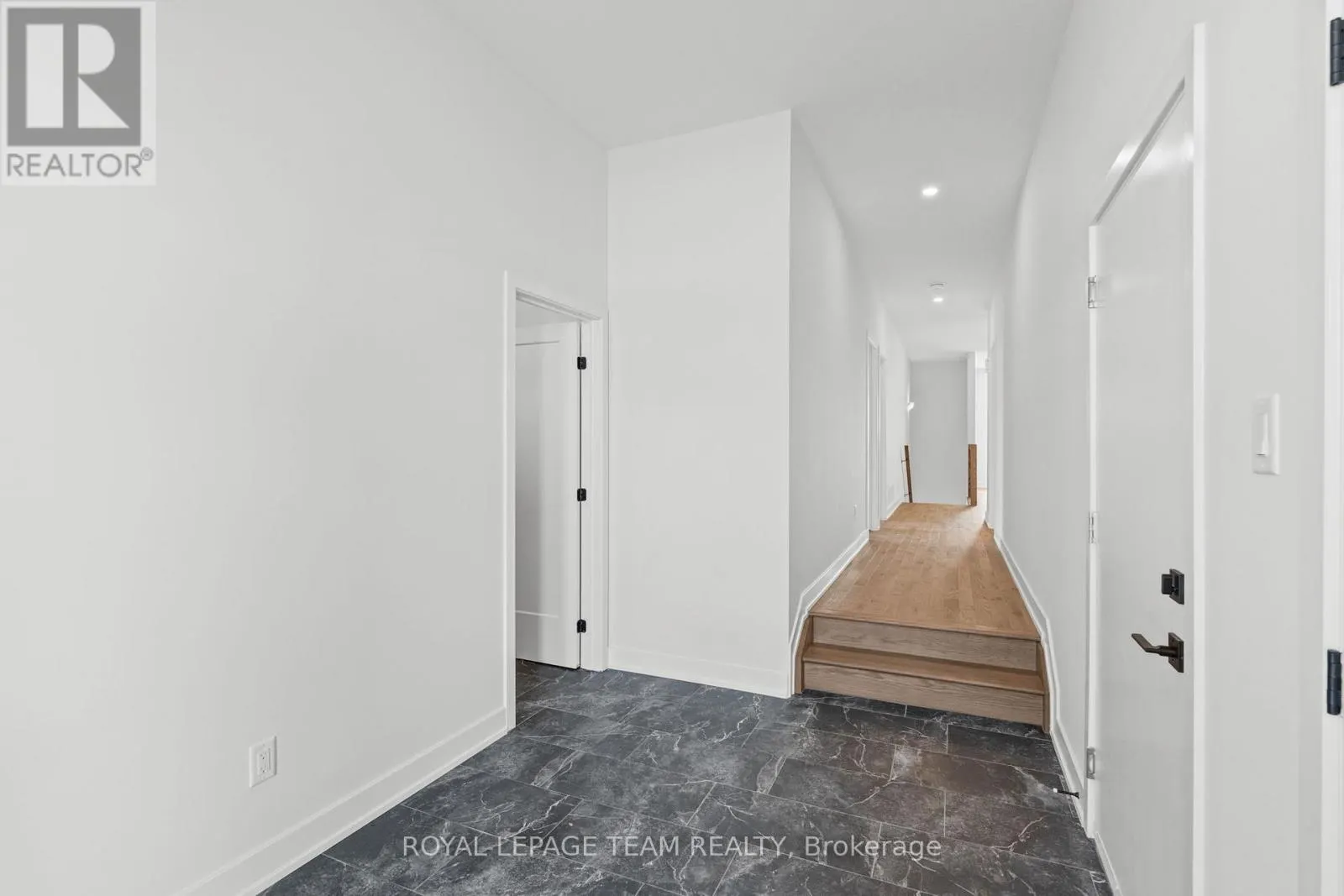 1076 MOORE STREET