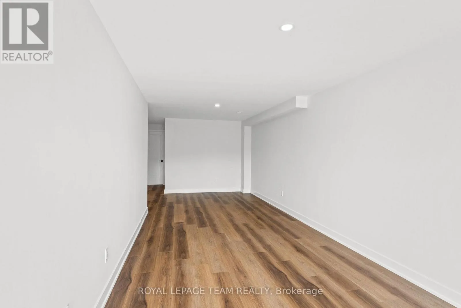 1076 MOORE STREET