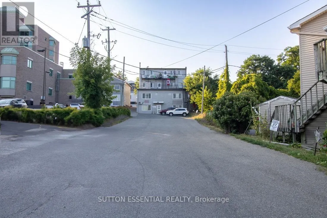 27 KING STREET E
