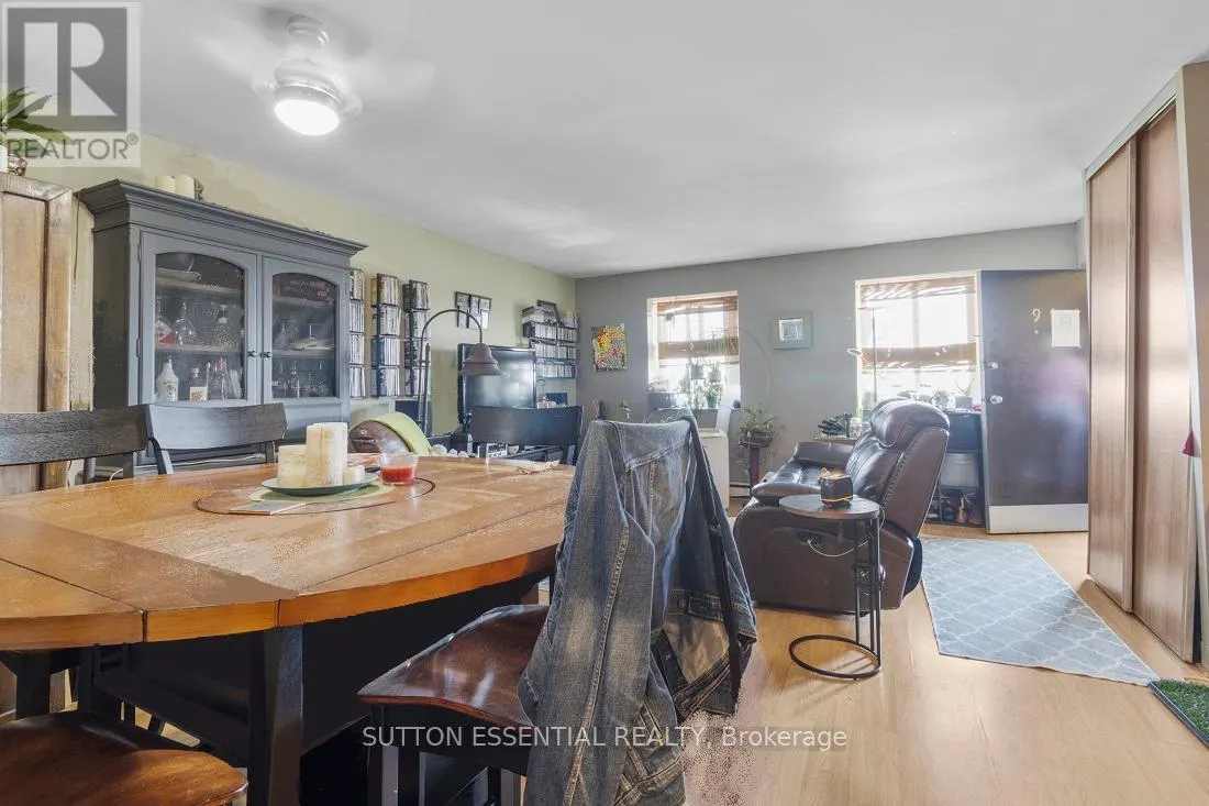 27 KING STREET E