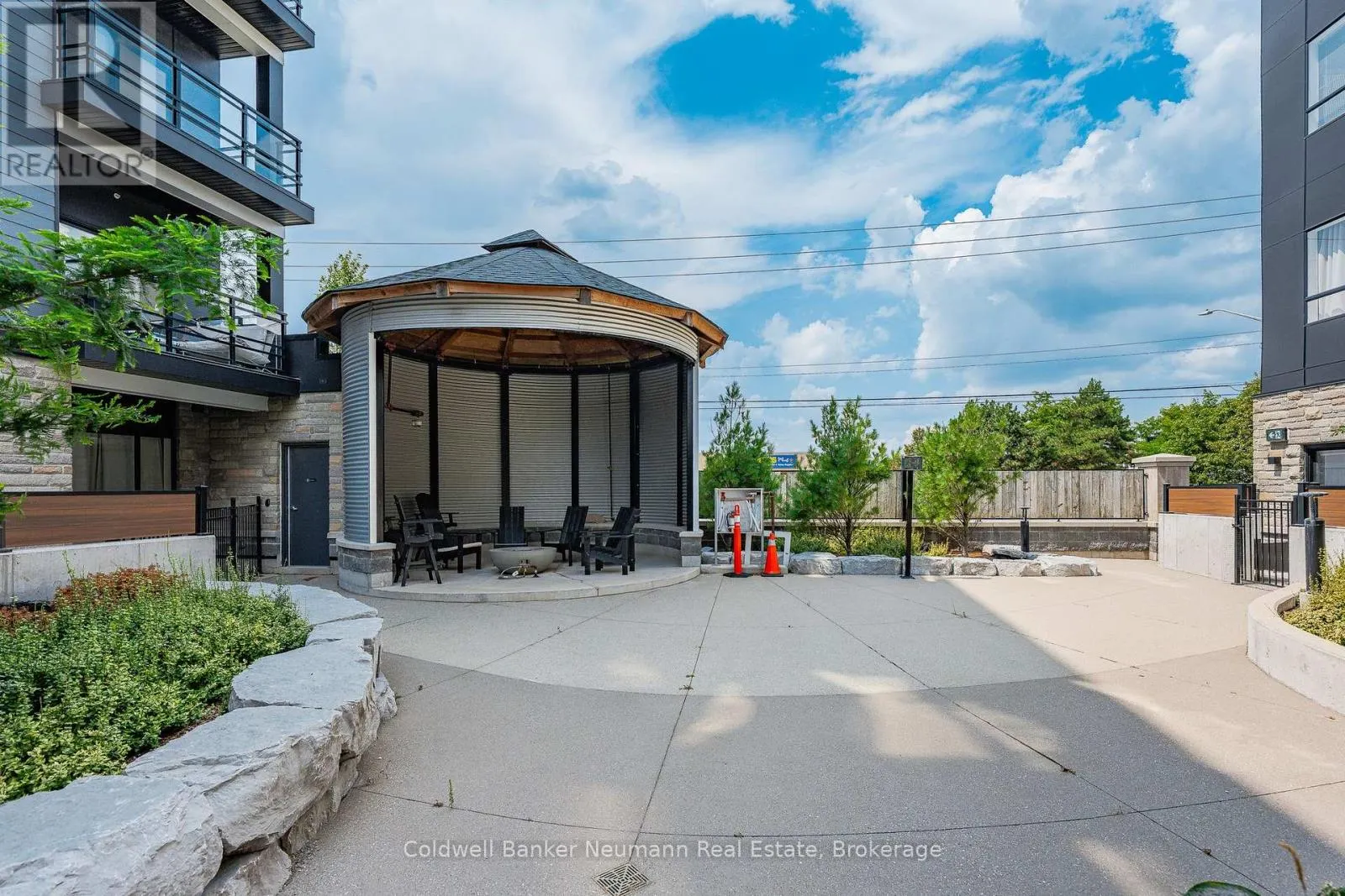 210 - 247 NORTHFIELD DRIVE E, #210