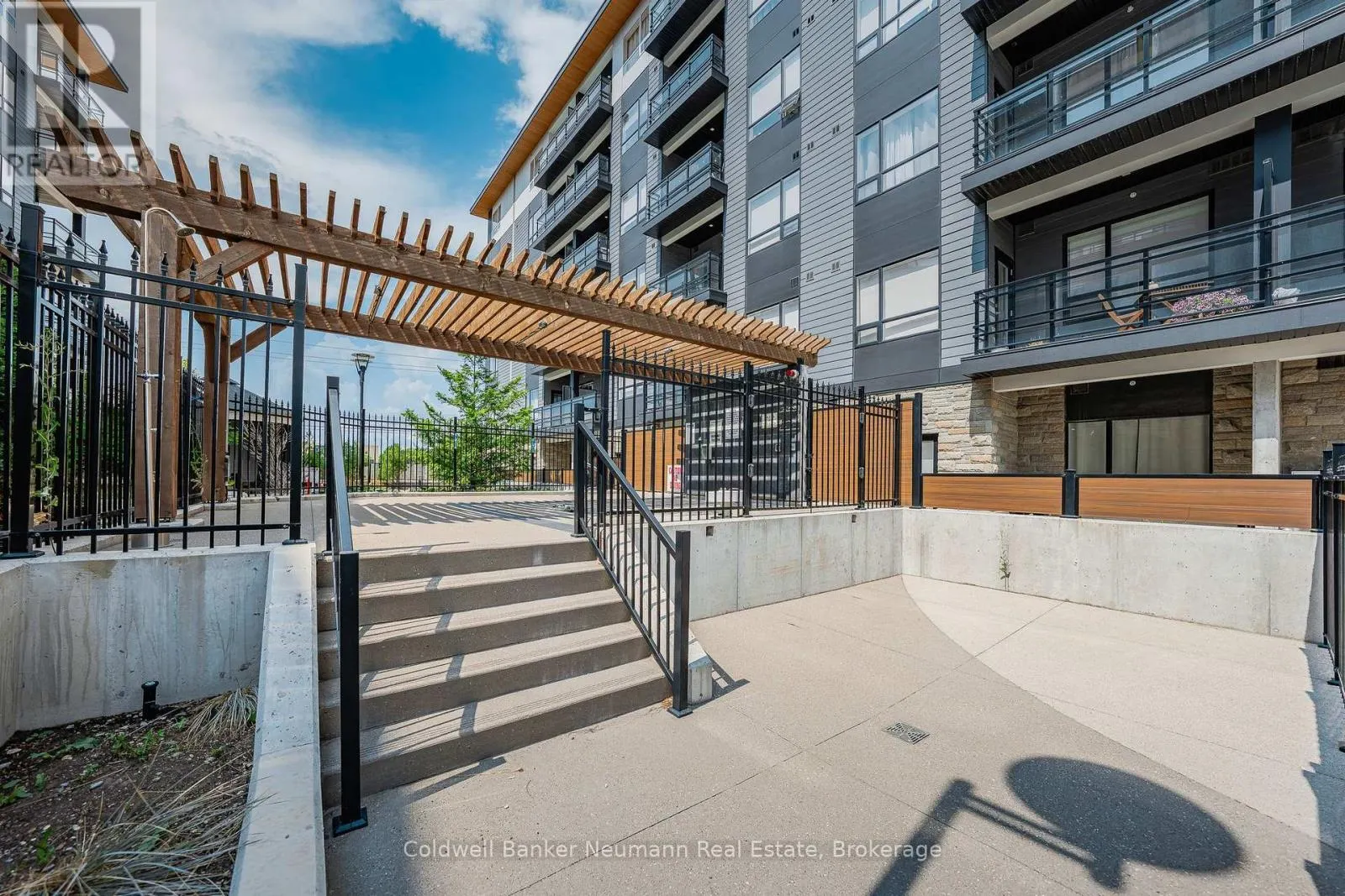 210 - 247 NORTHFIELD DRIVE E, #210