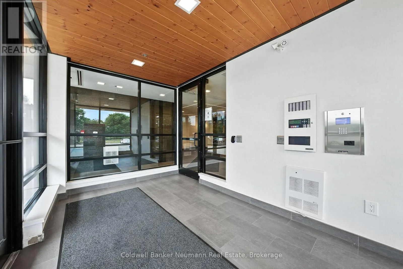 210 - 247 NORTHFIELD DRIVE E, #210