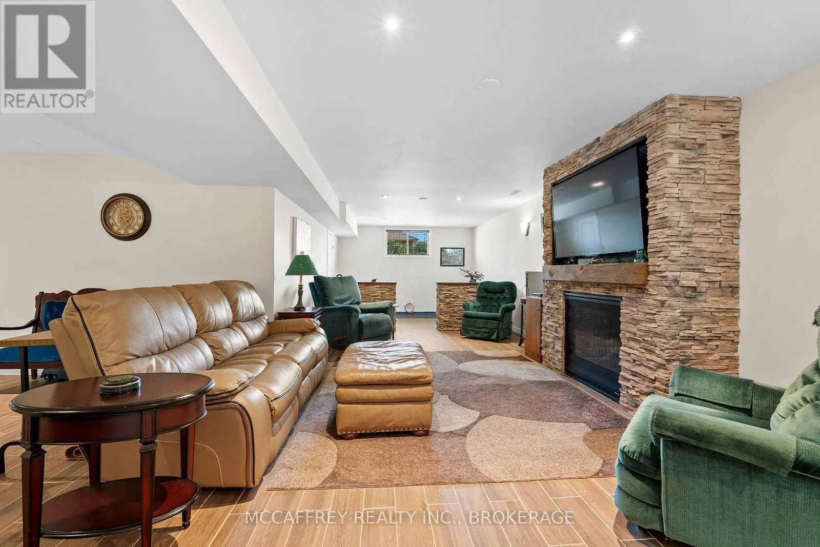 27 ASHWOOD CRESCENT