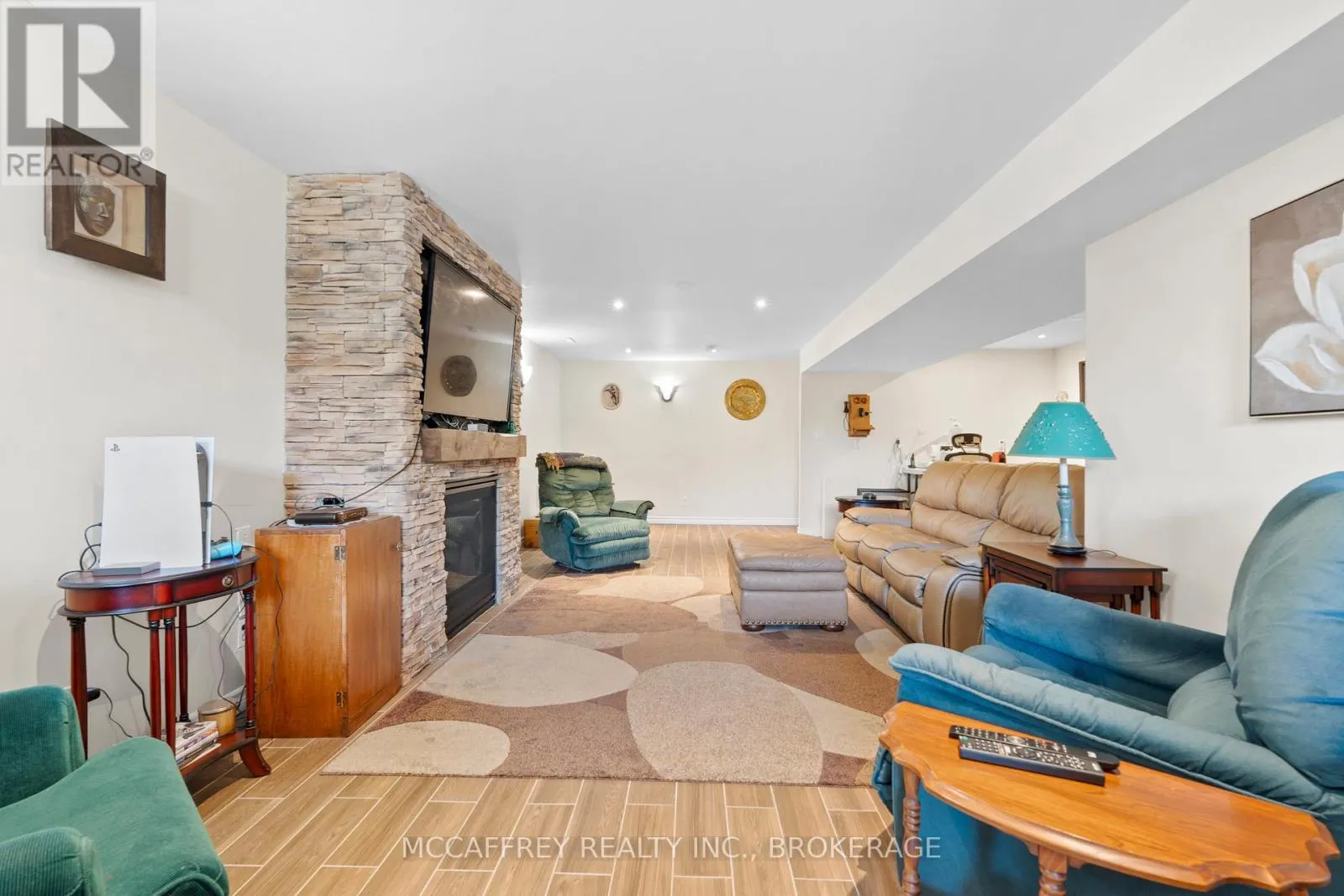 27 ASHWOOD CRESCENT