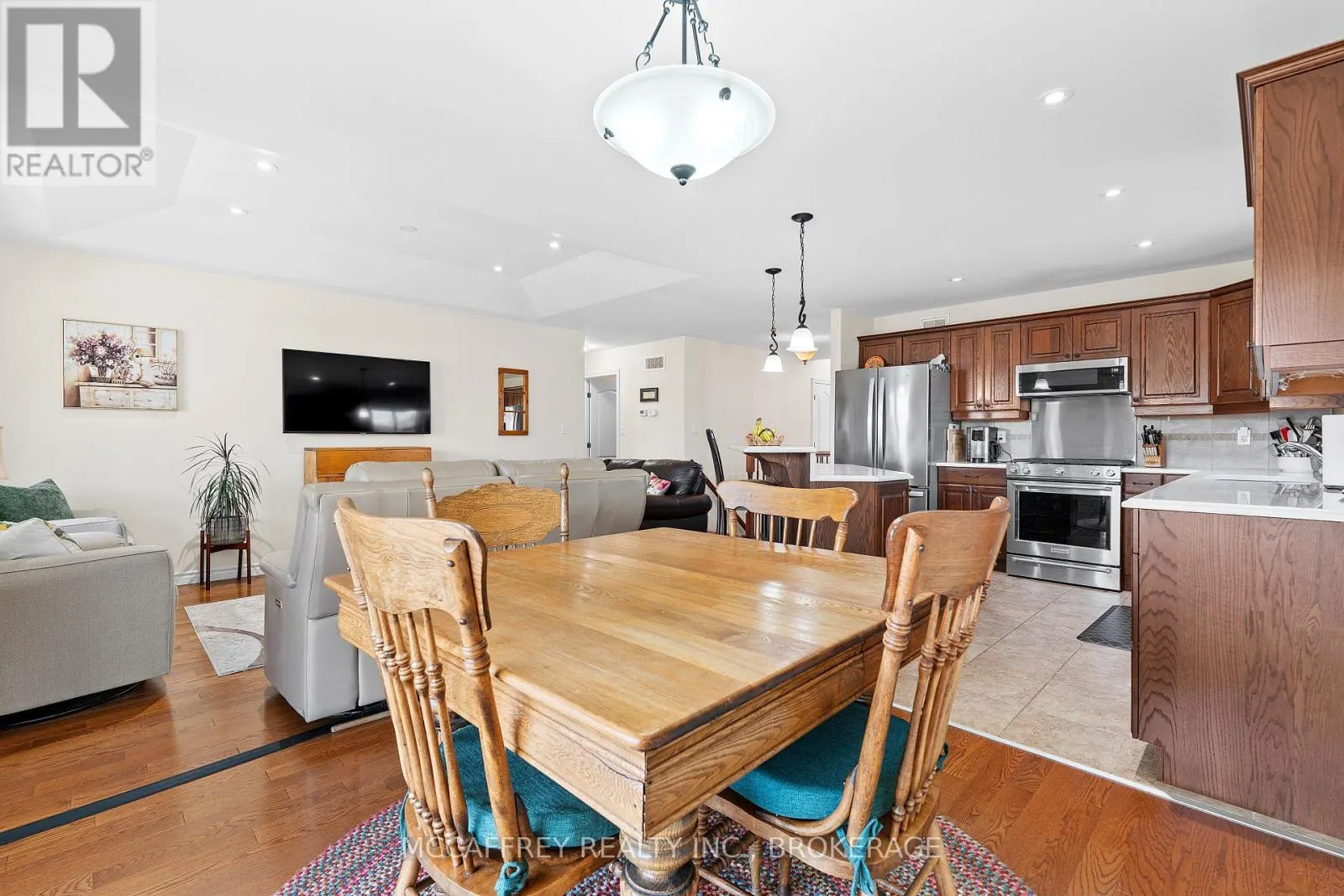 27 ASHWOOD CRESCENT