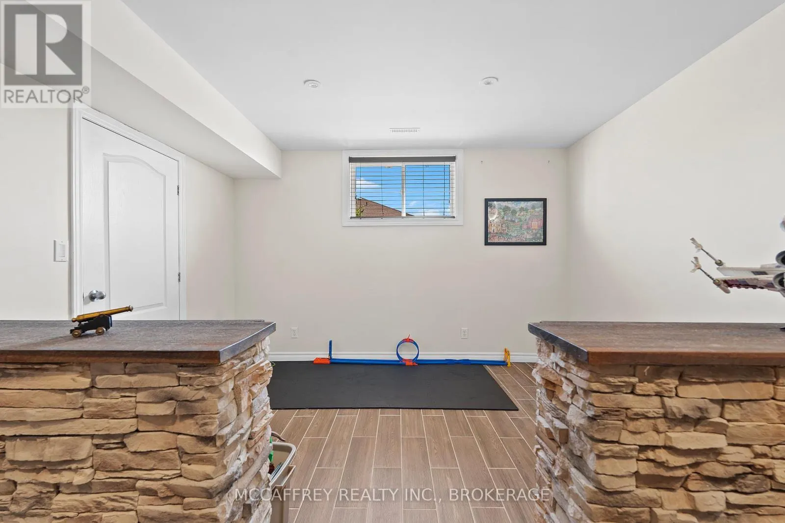 27 ASHWOOD CRESCENT