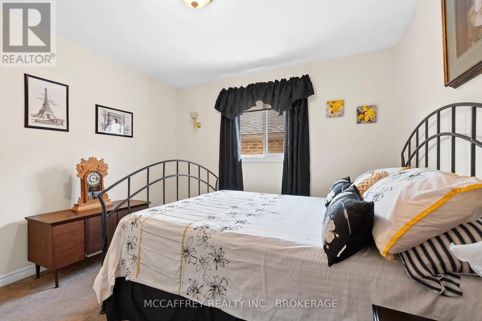 27 ASHWOOD CRESCENT