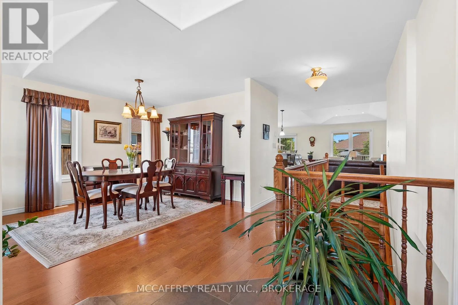 27 ASHWOOD CRESCENT