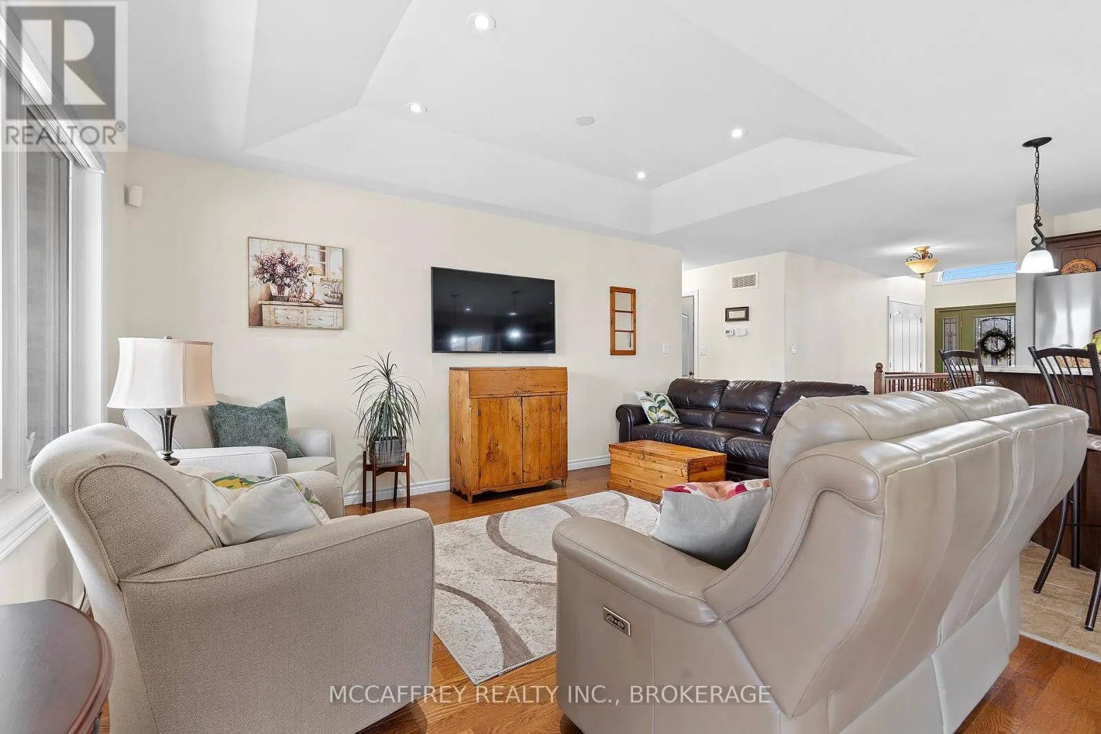 27 ASHWOOD CRESCENT