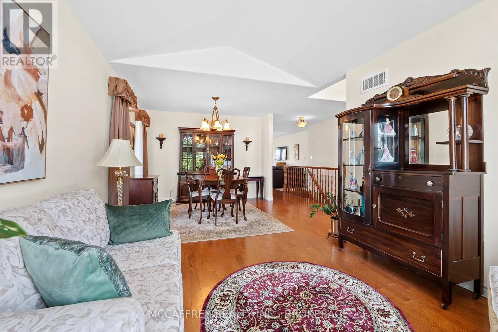 27 ASHWOOD CRESCENT