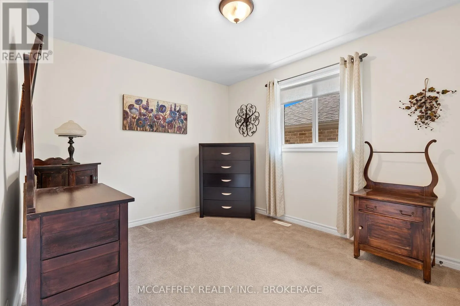 27 ASHWOOD CRESCENT