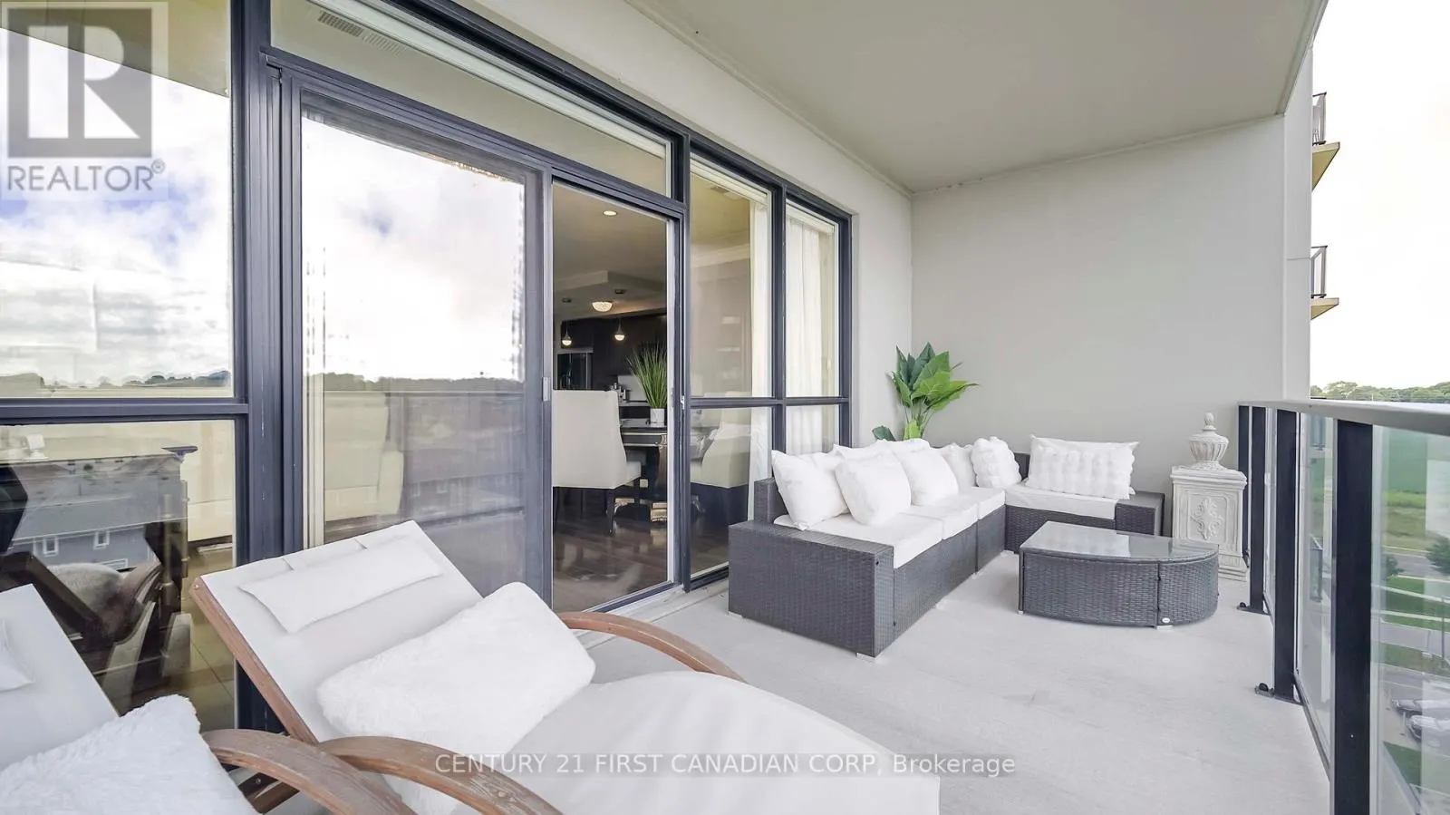 810 - 240 VILLAGEWALK BOULEVARD, #810