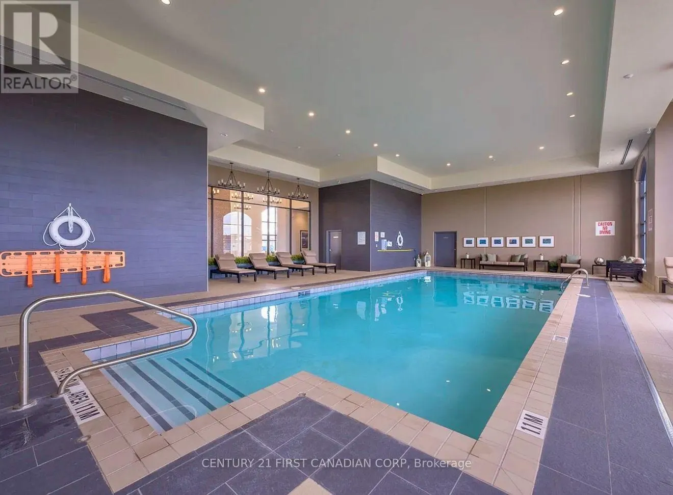 810 - 240 VILLAGEWALK BOULEVARD, #810