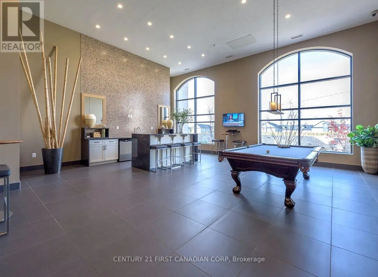 810 - 240 VILLAGEWALK BOULEVARD, #810