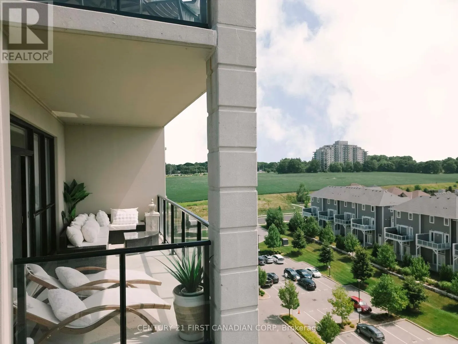 810 - 240 VILLAGEWALK BOULEVARD, #810