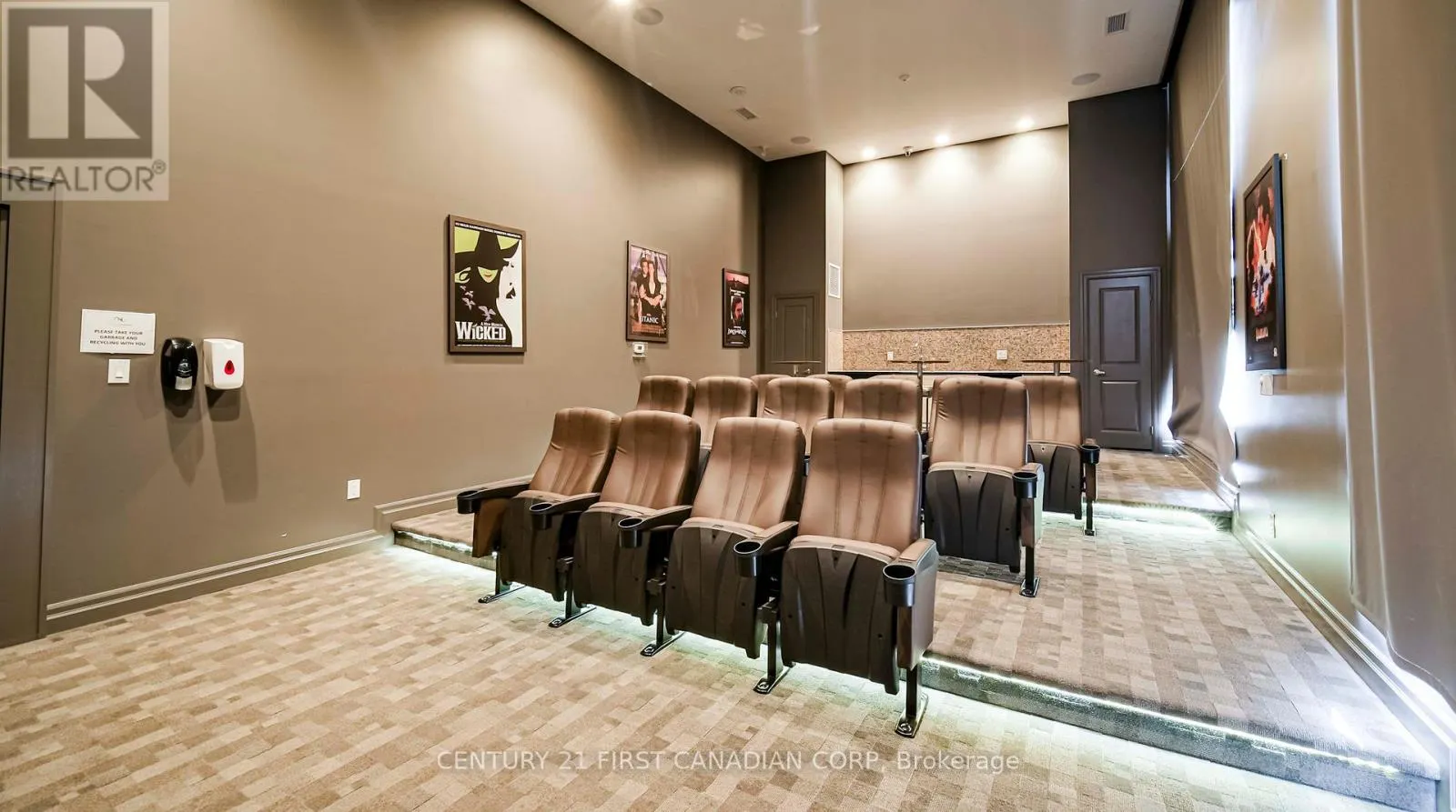 810 - 240 VILLAGEWALK BOULEVARD, #810
