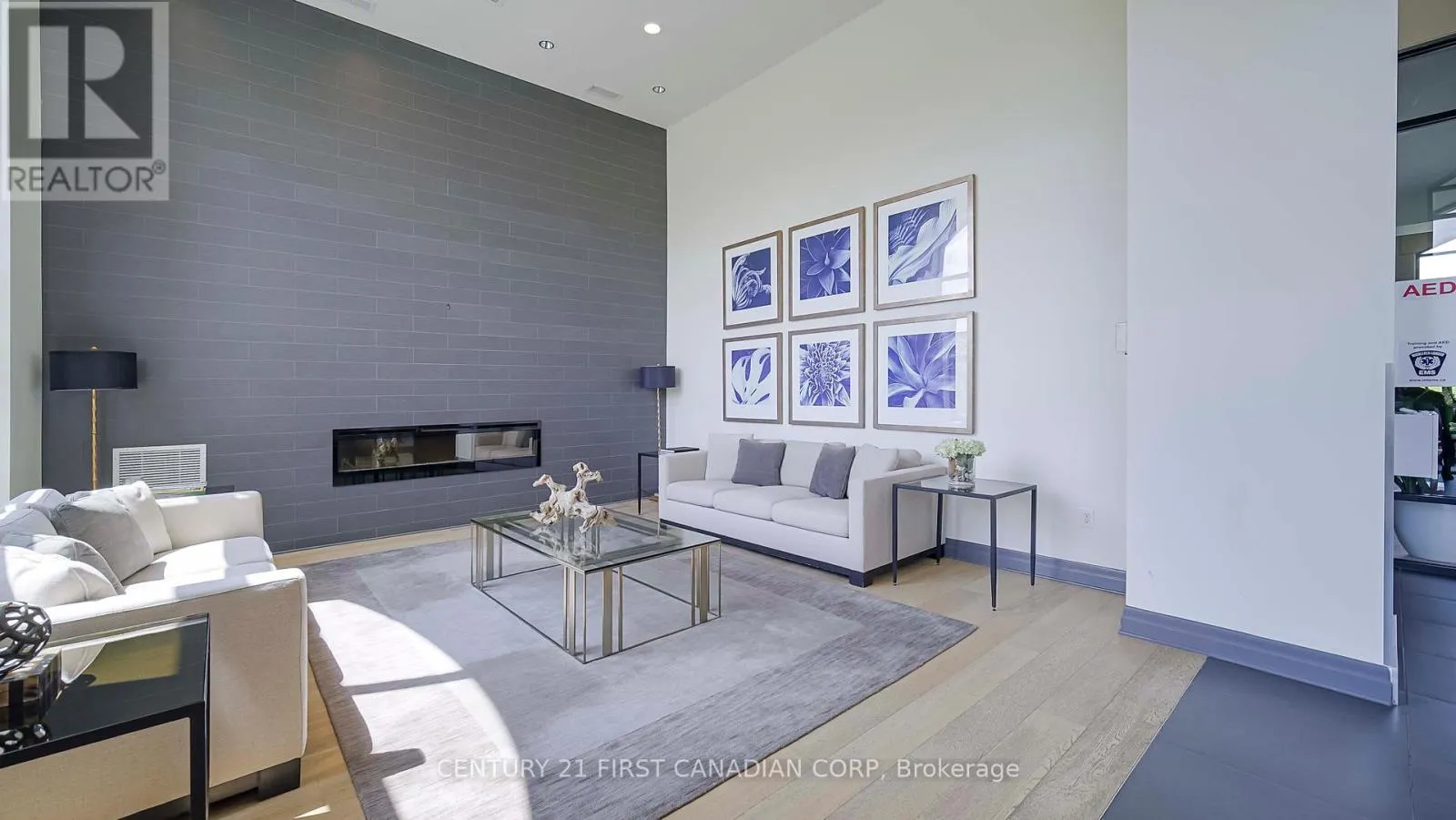 810 - 240 VILLAGEWALK BOULEVARD, #810