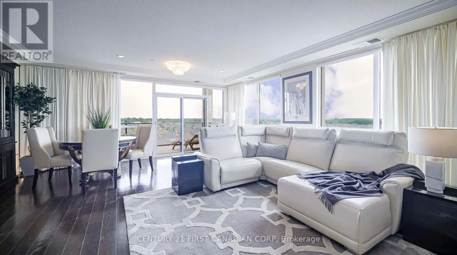 810 - 240 VILLAGEWALK BOULEVARD, #810