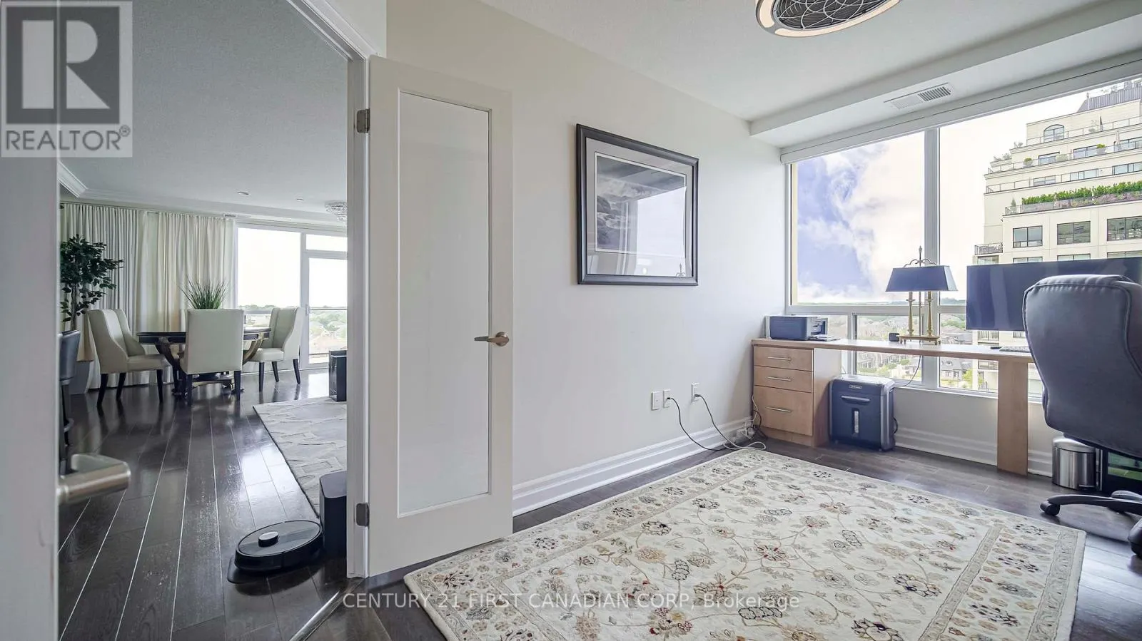 810 - 240 VILLAGEWALK BOULEVARD, #810