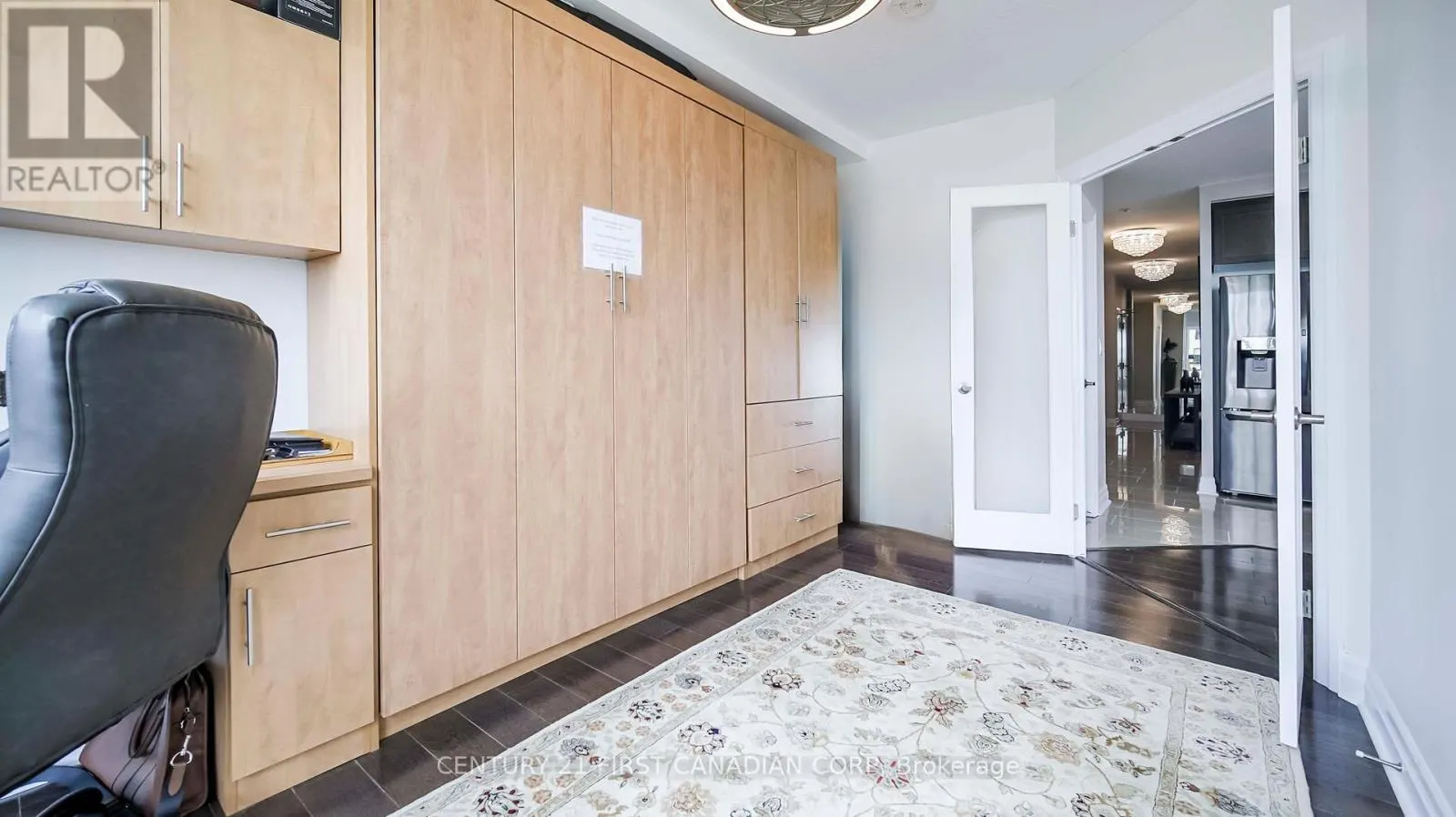 810 - 240 VILLAGEWALK BOULEVARD, #810