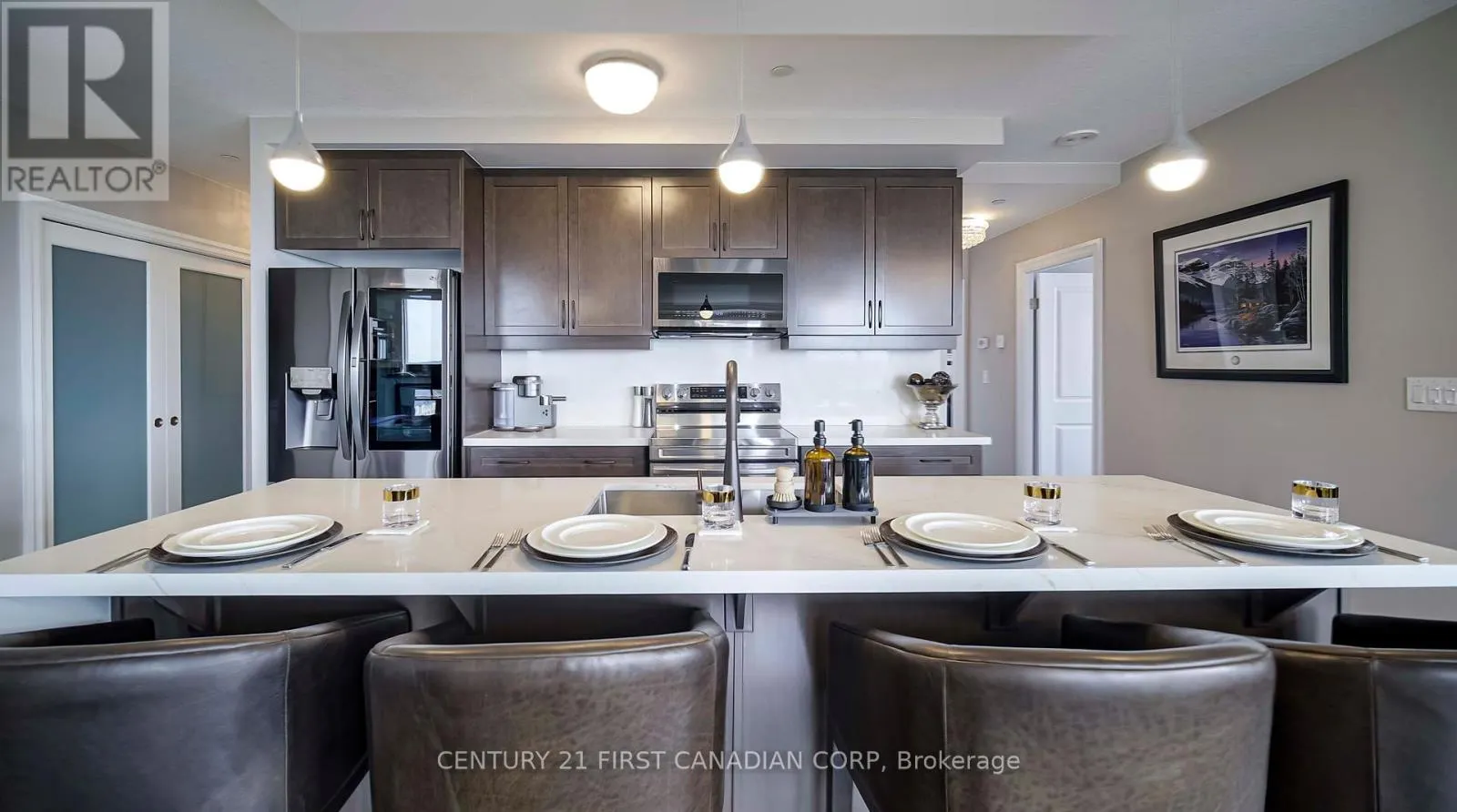 810 - 240 VILLAGEWALK BOULEVARD, #810