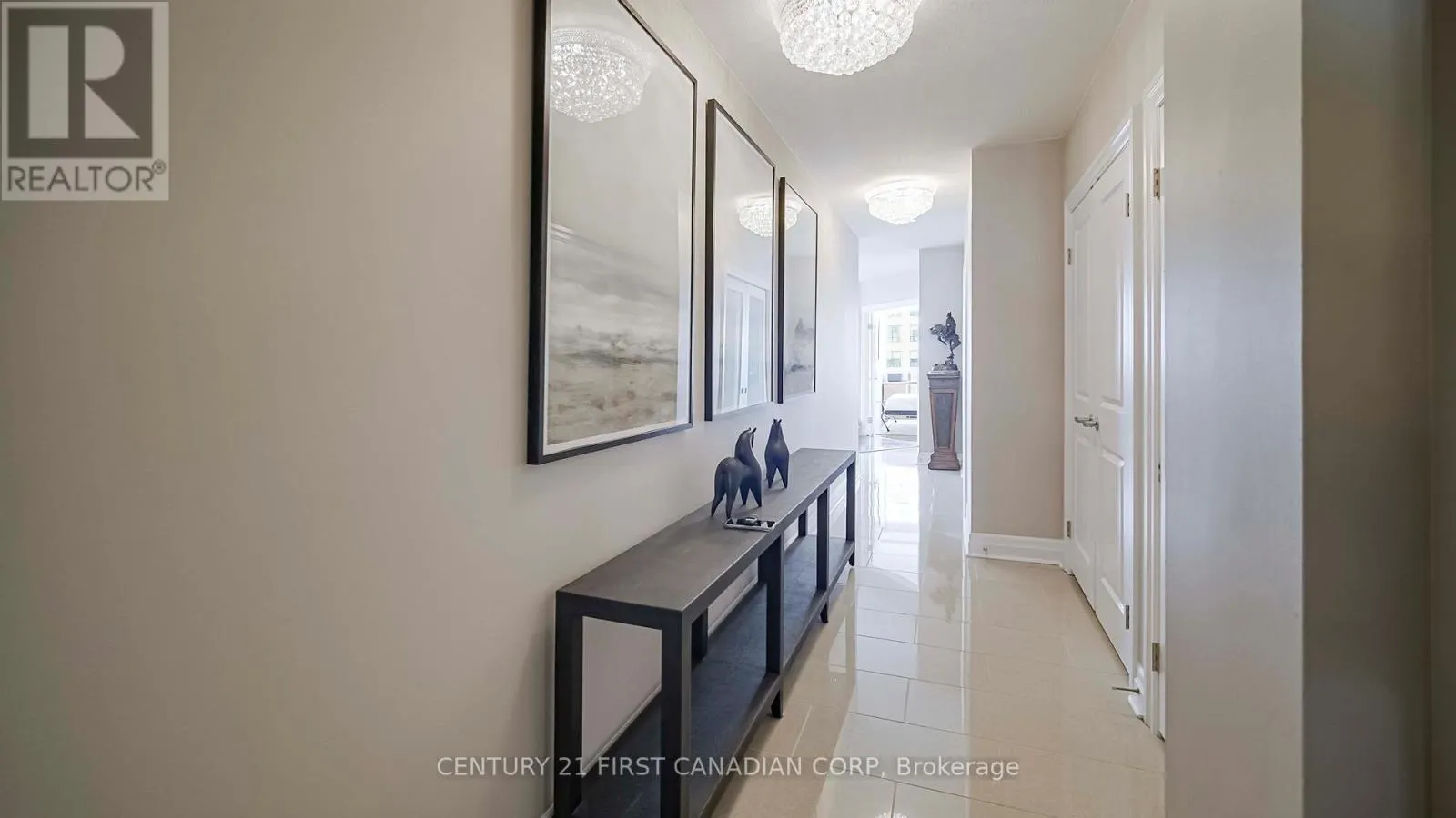 810 - 240 VILLAGEWALK BOULEVARD, #810