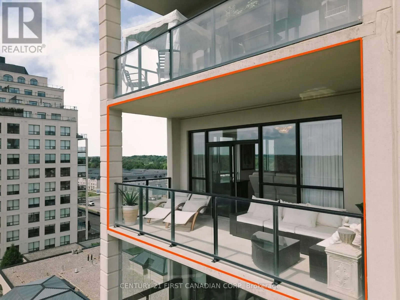 810 - 240 VILLAGEWALK BOULEVARD, #810