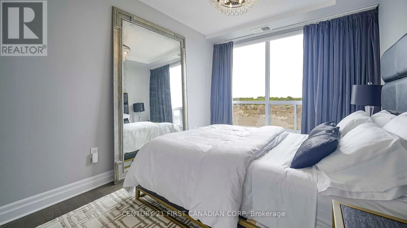 810 - 240 VILLAGEWALK BOULEVARD, #810