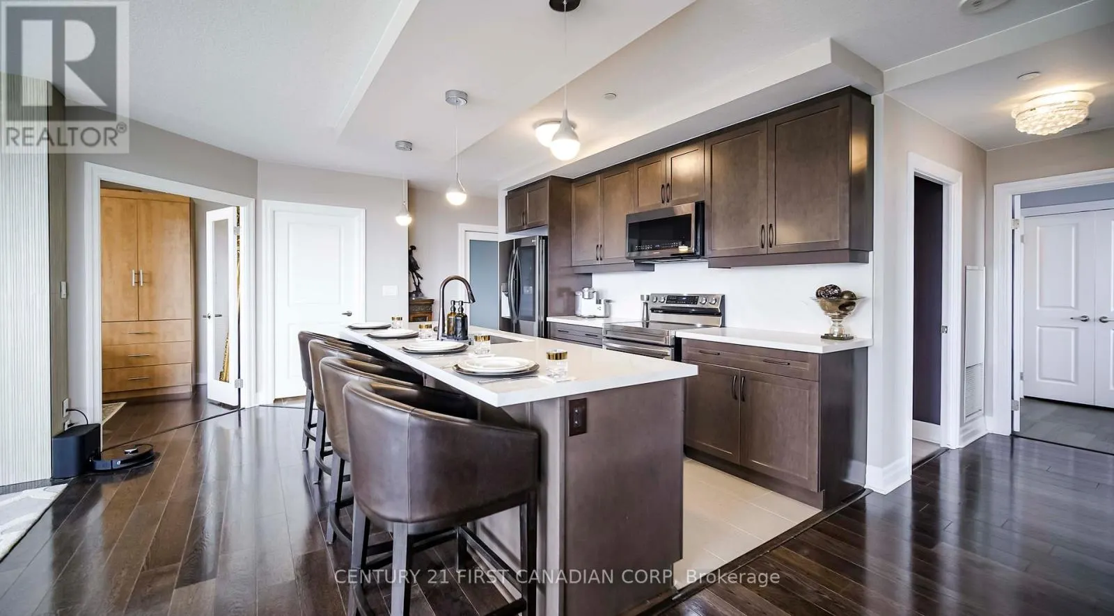 810 - 240 VILLAGEWALK BOULEVARD, #810