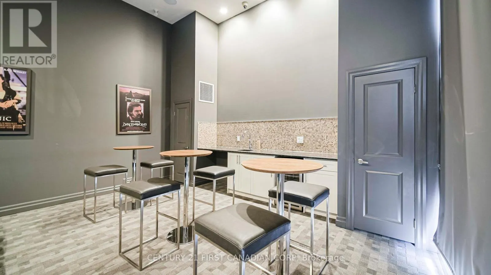810 - 240 VILLAGEWALK BOULEVARD, #810