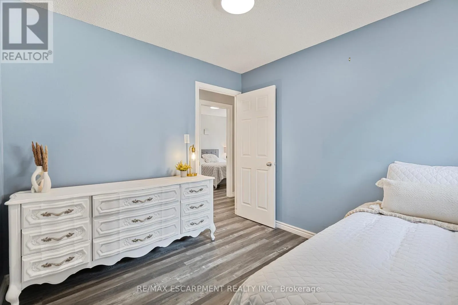 37 GLENVALE DRIVE